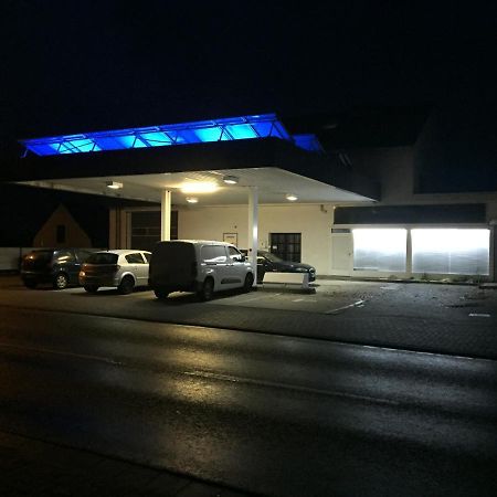 Alte Tankstelle Apartment Strassenhaus Екстериор снимка