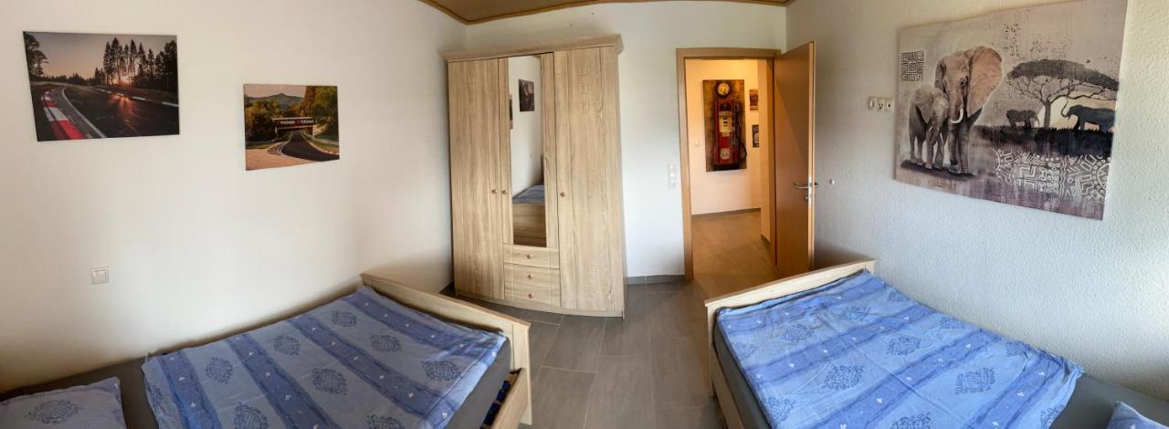 Alte Tankstelle Apartment Strassenhaus Екстериор снимка