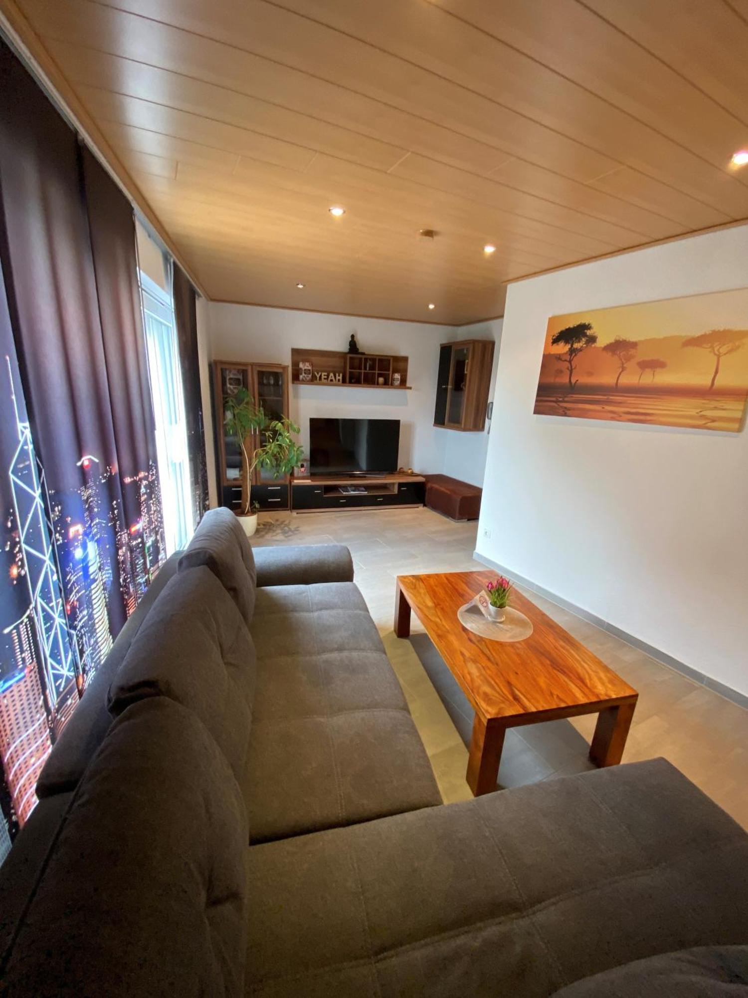 Alte Tankstelle Apartment Strassenhaus Екстериор снимка
