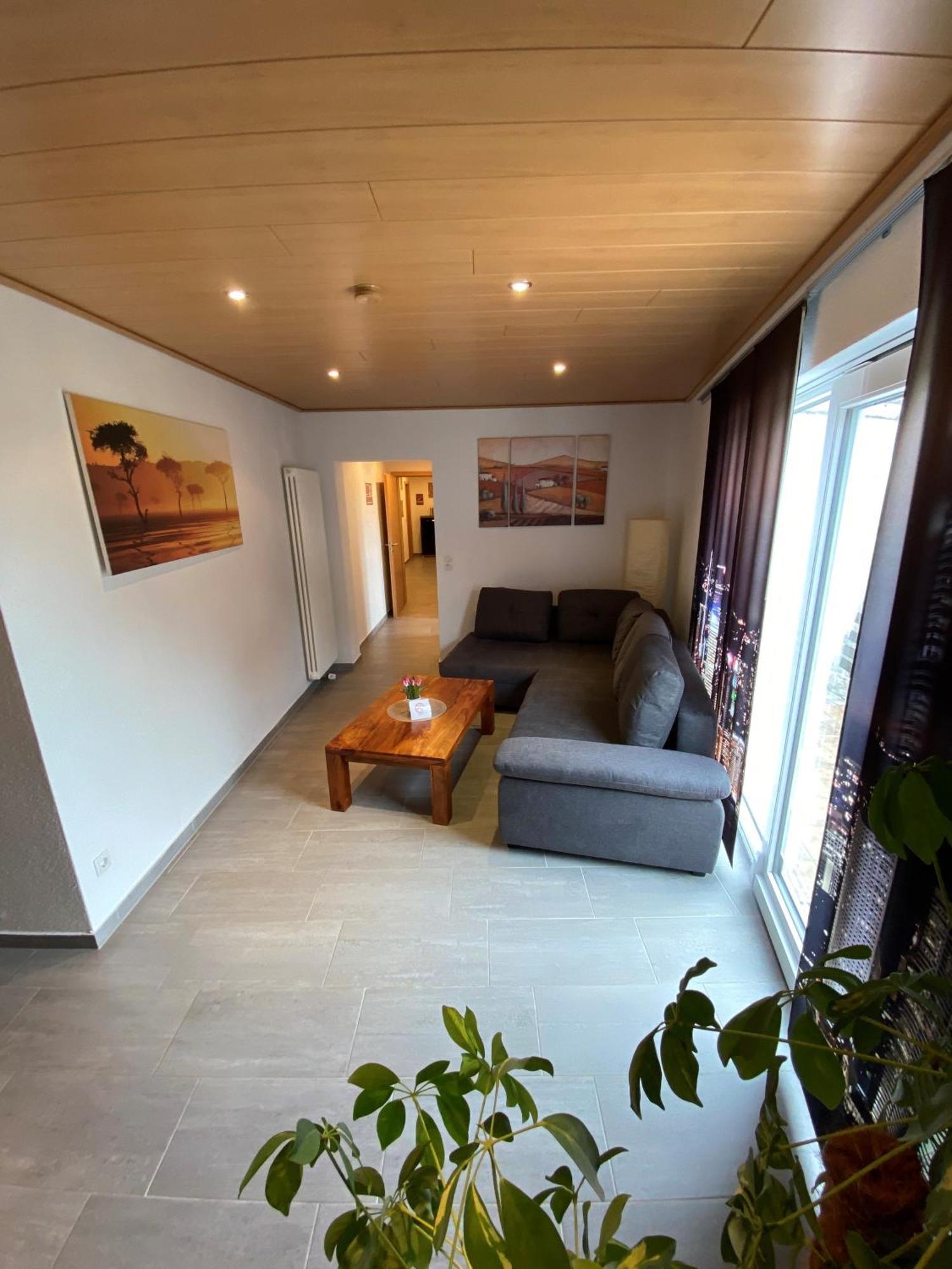 Alte Tankstelle Apartment Strassenhaus Екстериор снимка