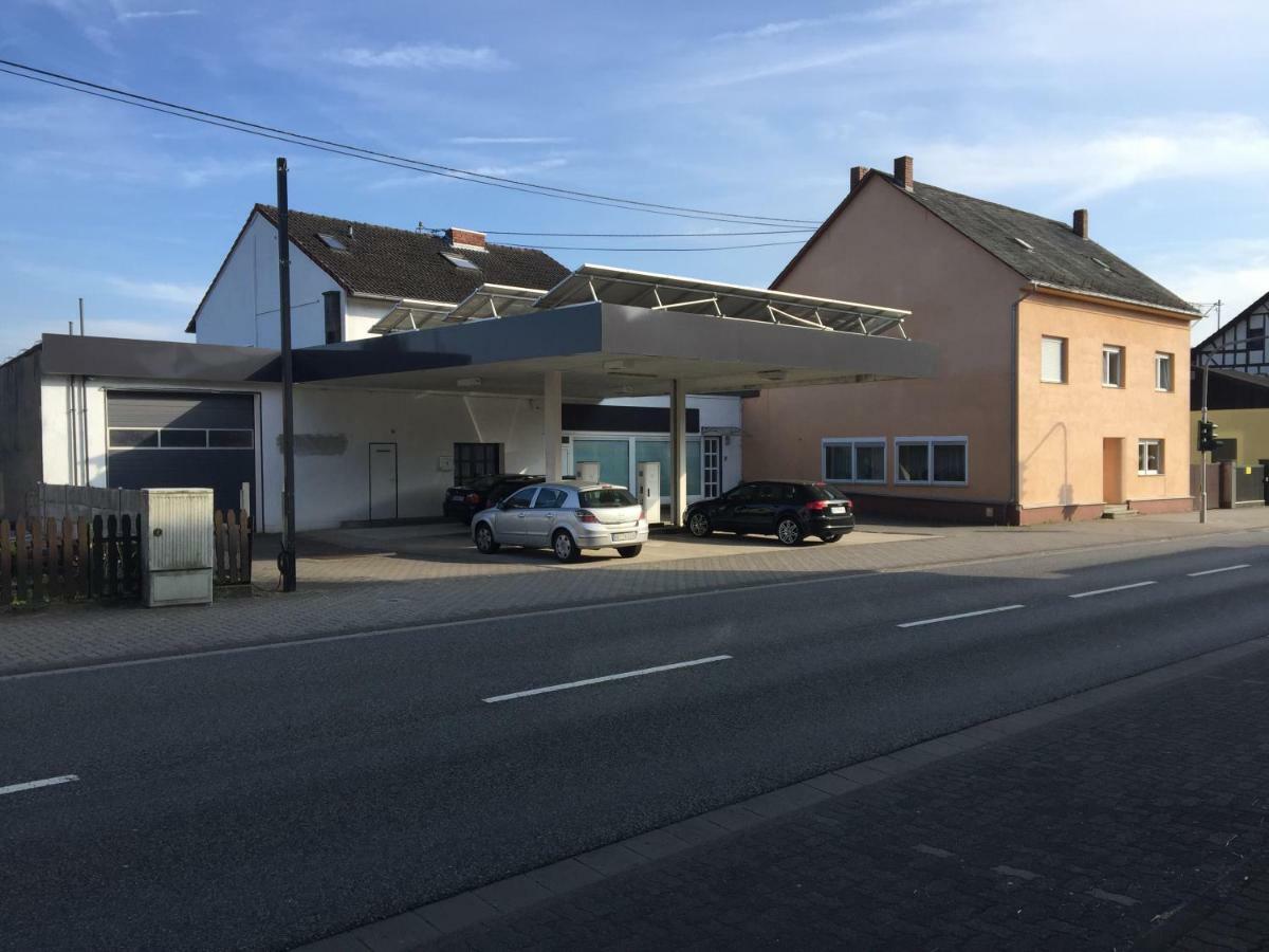 Alte Tankstelle Apartment Strassenhaus Екстериор снимка