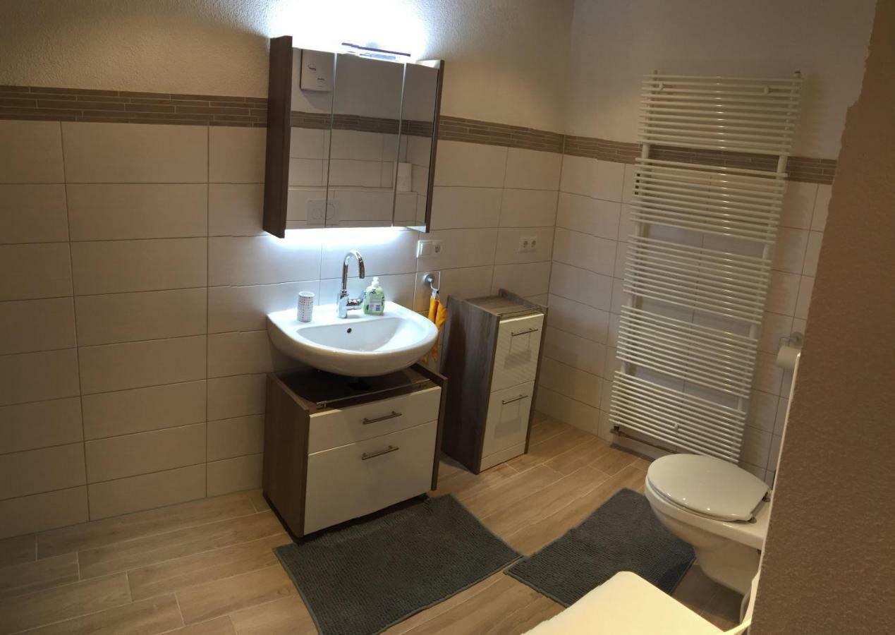 Alte Tankstelle Apartment Strassenhaus Екстериор снимка