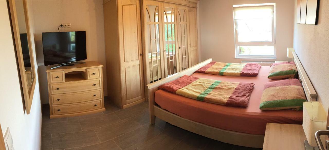Alte Tankstelle Apartment Strassenhaus Екстериор снимка