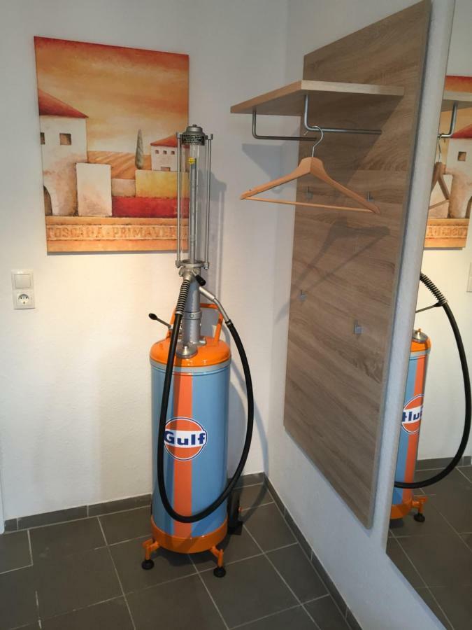 Alte Tankstelle Apartment Strassenhaus Екстериор снимка